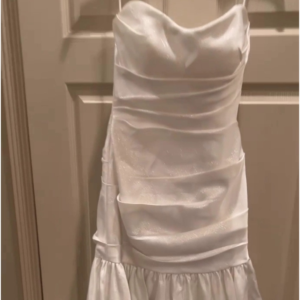 Feel Beautiful Size 6 Wedding Gown or Homecoming Gown